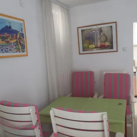Perla - 150m From The Sea Apartment